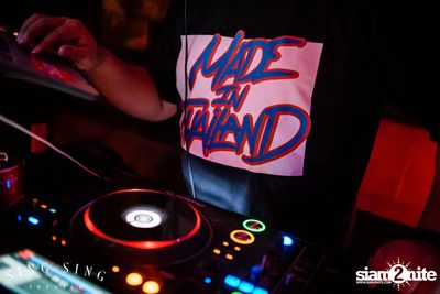 BLING IT กับ Bangkok Invaders ที่ ซิง ซิง เธียเตอร์ — photo 2