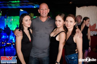 Hot Pants Meets Stilettos Party at MIXX Bangkok — photo 81