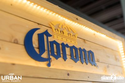 Urban Pool Party The Reunion ที่ เรดสแควร์ รูฟท็อป บาร์ — photo 4