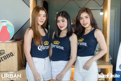 Urban Pool Party The Reunion ที่ เรดสแควร์ รูฟท็อป บาร์ — photo 7