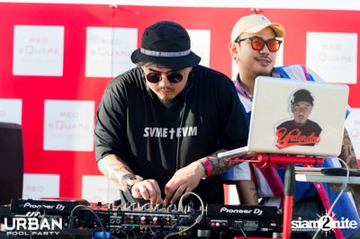 Urban Pool Party The Reunion ที่ เรดสแควร์ รูฟท็อป บาร์ — photo 9