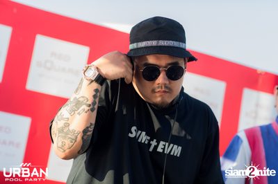 Urban Pool Party The Reunion ที่ เรดสแควร์ รูฟท็อป บาร์ — photo 12