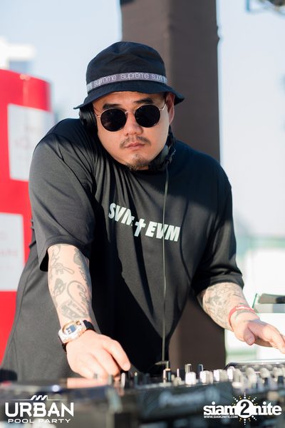 Urban Pool Party The Reunion ที่ เรดสแควร์ รูฟท็อป บาร์ — photo 14