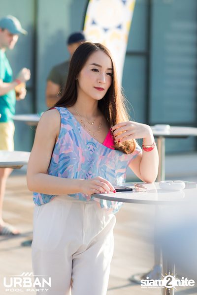 Urban Pool Party The Reunion ที่ เรดสแควร์ รูฟท็อป บาร์ — photo 17