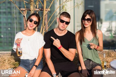 Urban Pool Party The Reunion ที่ เรดสแควร์ รูฟท็อป บาร์ — photo 18