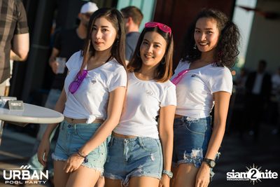 Urban Pool Party The Reunion ที่ เรดสแควร์ รูฟท็อป บาร์ — photo 25