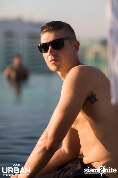 Urban Pool Party The Reunion ที่ เรดสแควร์ รูฟท็อป บาร์ — photo 38