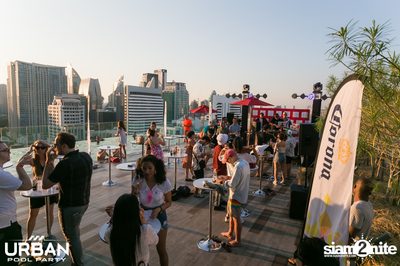 Urban Pool Party The Reunion ที่ เรดสแควร์ รูฟท็อป บาร์ — photo 46