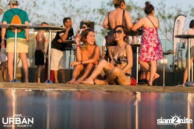 Urban Pool Party The Reunion ที่ เรดสแควร์ รูฟท็อป บาร์ — photo 58