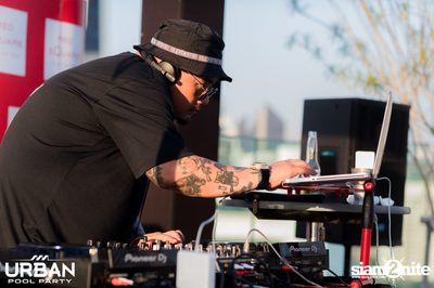 Urban Pool Party The Reunion ที่ เรดสแควร์ รูฟท็อป บาร์ — photo 67