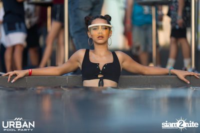 Urban Pool Party The Reunion ที่ เรดสแควร์ รูฟท็อป บาร์ — photo 71