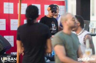 Urban Pool Party The Reunion ที่ เรดสแควร์ รูฟท็อป บาร์ — photo 76