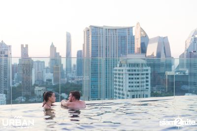 Urban Pool Party The Reunion ที่ เรดสแควร์ รูฟท็อป บาร์ — photo 87