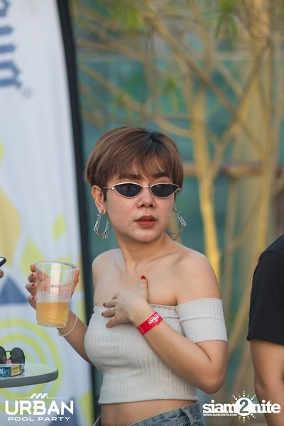 Urban Pool Party The Reunion ที่ เรดสแควร์ รูฟท็อป บาร์ — photo 88