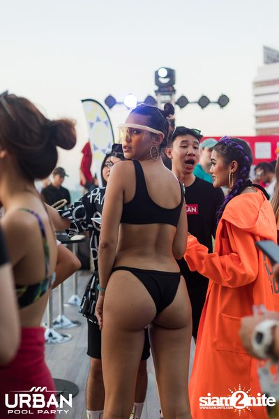 Urban Pool Party The Reunion ที่ เรดสแควร์ รูฟท็อป บาร์ — photo 92