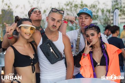 Urban Pool Party The Reunion ที่ เรดสแควร์ รูฟท็อป บาร์ — photo 102
