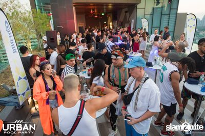 Urban Pool Party The Reunion ที่ เรดสแควร์ รูฟท็อป บาร์ — photo 105