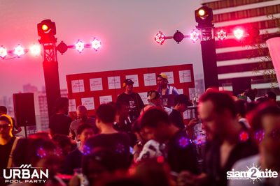Urban Pool Party The Reunion ที่ เรดสแควร์ รูฟท็อป บาร์ — photo 108