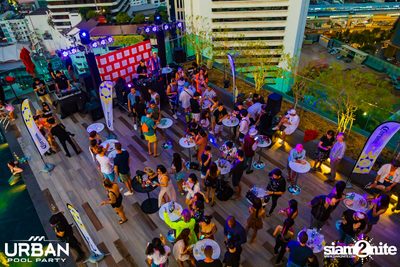Urban Pool Party The Reunion ที่ เรดสแควร์ รูฟท็อป บาร์ — photo 110