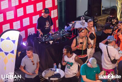 Urban Pool Party The Reunion ที่ เรดสแควร์ รูฟท็อป บาร์ — photo 120