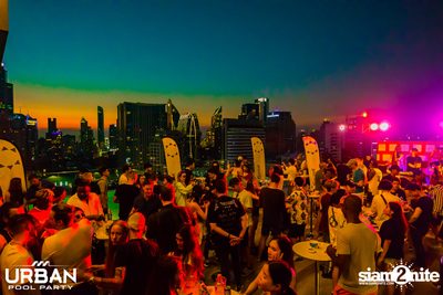 Urban Pool Party The Reunion ที่ เรดสแควร์ รูฟท็อป บาร์ — photo 125