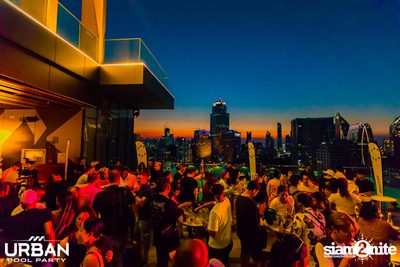 Urban Pool Party The Reunion ที่ เรดสแควร์ รูฟท็อป บาร์ — photo 126