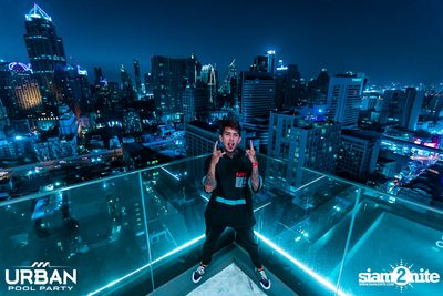 Urban Pool Party The Reunion ที่ เรดสแควร์ รูฟท็อป บาร์ — photo 140