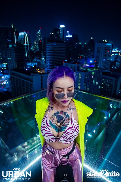 Urban Pool Party The Reunion ที่ เรดสแควร์ รูฟท็อป บาร์ — photo 151