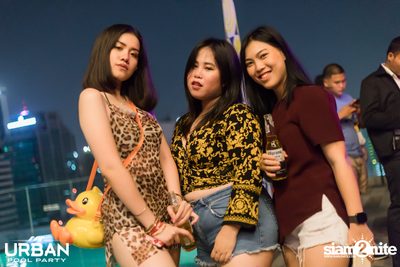 Urban Pool Party The Reunion ที่ เรดสแควร์ รูฟท็อป บาร์ — photo 156