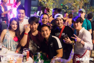 Urban Pool Party The Reunion ที่ เรดสแควร์ รูฟท็อป บาร์ — photo 157