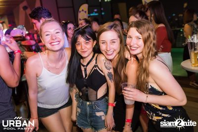 Urban Pool Party The Reunion ที่ เรดสแควร์ รูฟท็อป บาร์ — photo 167
