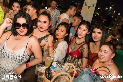 Urban Pool Party The Reunion ที่ เรดสแควร์ รูฟท็อป บาร์ — photo 168