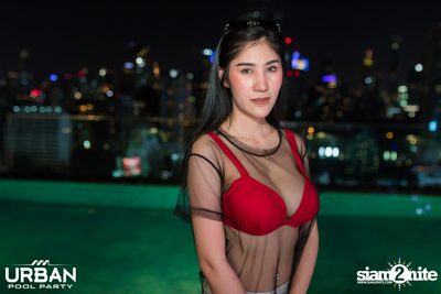 Urban Pool Party The Reunion ที่ เรดสแควร์ รูฟท็อป บาร์ — photo 171
