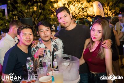 Urban Pool Party The Reunion ที่ เรดสแควร์ รูฟท็อป บาร์ — photo 174