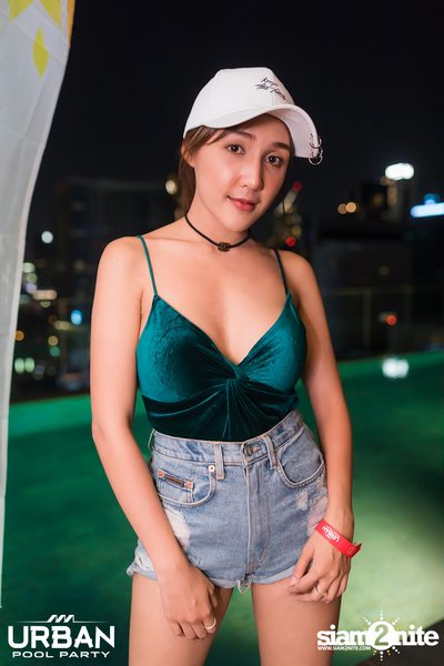 Urban Pool Party The Reunion ที่ เรดสแควร์ รูฟท็อป บาร์ — photo 175