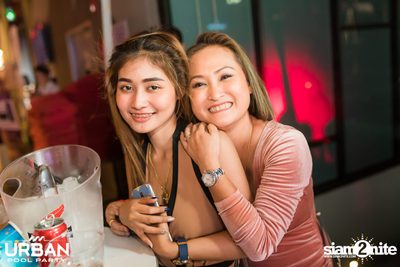 Urban Pool Party The Reunion ที่ เรดสแควร์ รูฟท็อป บาร์ — photo 176