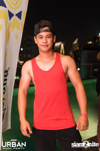 Urban Pool Party The Reunion ที่ เรดสแควร์ รูฟท็อป บาร์ — photo 177