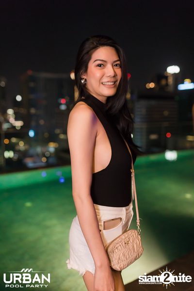 Urban Pool Party The Reunion ที่ เรดสแควร์ รูฟท็อป บาร์ — photo 182