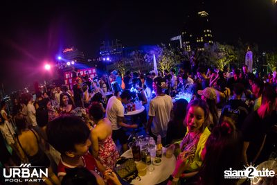 Urban Pool Party The Reunion ที่ เรดสแควร์ รูฟท็อป บาร์ — photo 186