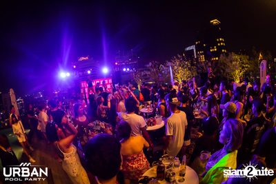 Urban Pool Party The Reunion ที่ เรดสแควร์ รูฟท็อป บาร์ — photo 187