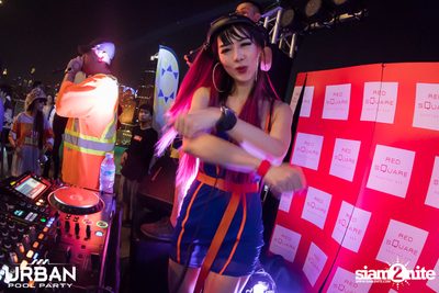 Urban Pool Party The Reunion ที่ เรดสแควร์ รูฟท็อป บาร์ — photo 189