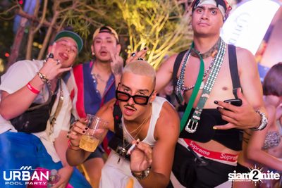 Urban Pool Party The Reunion ที่ เรดสแควร์ รูฟท็อป บาร์ — photo 194