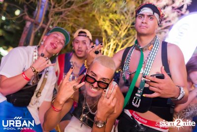 Urban Pool Party The Reunion ที่ เรดสแควร์ รูฟท็อป บาร์ — photo 195