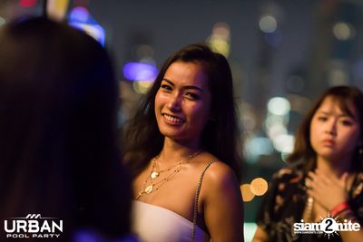 Urban Pool Party The Reunion ที่ เรดสแควร์ รูฟท็อป บาร์ — photo 199