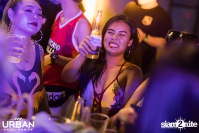 Urban Pool Party The Reunion ที่ เรดสแควร์ รูฟท็อป บาร์ — photo 200