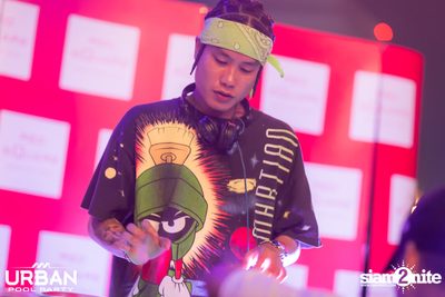 Urban Pool Party The Reunion ที่ เรดสแควร์ รูฟท็อป บาร์ — photo 208
