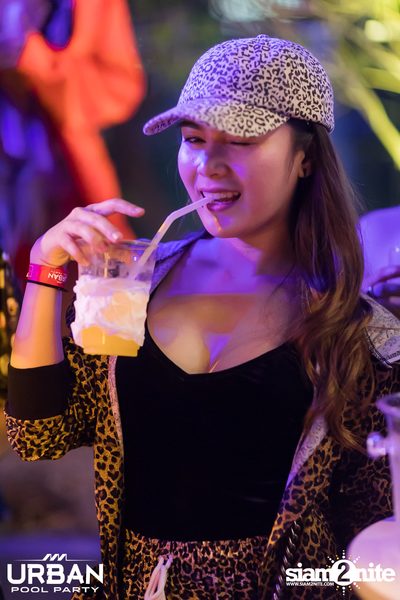 Urban Pool Party The Reunion ที่ เรดสแควร์ รูฟท็อป บาร์ — photo 210