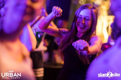 Urban Pool Party The Reunion ที่ เรดสแควร์ รูฟท็อป บาร์ — photo 211