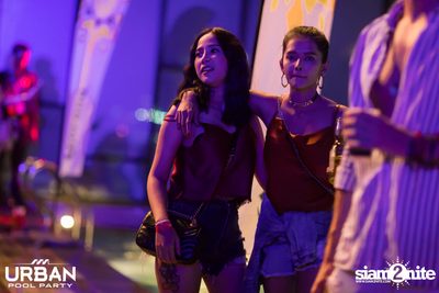 Urban Pool Party The Reunion ที่ เรดสแควร์ รูฟท็อป บาร์ — photo 217