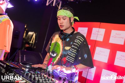 Urban Pool Party The Reunion ที่ เรดสแควร์ รูฟท็อป บาร์ — photo 220